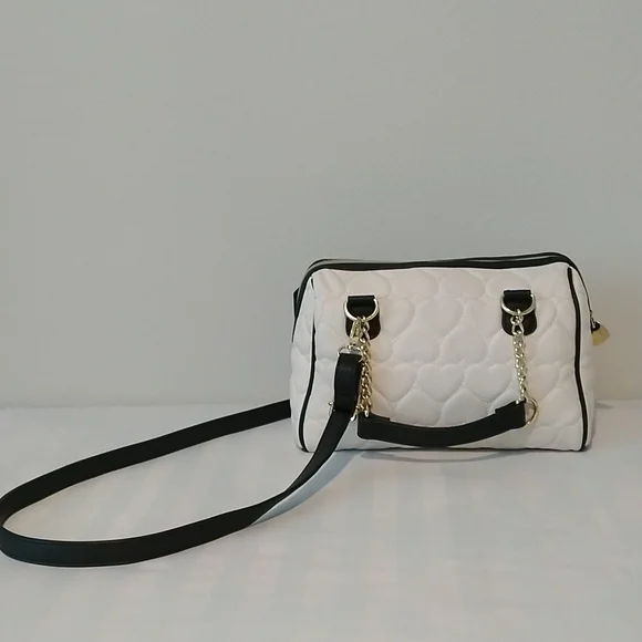 XOX BETSY JOHNSON PURSE Cream, Black, and Gold Heart Bag. - Picture 4 of 14
